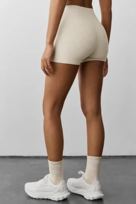 3″ High-Waist Alosoft Carefree Şort – Yulaf Rengi Melanj