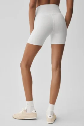 5″ High-Waist Airbrush Bisikletçi Şortu – Beyaz