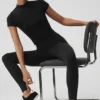 Dikişsiz Pointelle Yaka Kısa Kollu Şort - Siyah