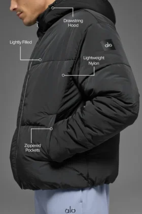 Kırışık Naylon Kapüşonlu Sahne Puffer Ceketi – Siyah