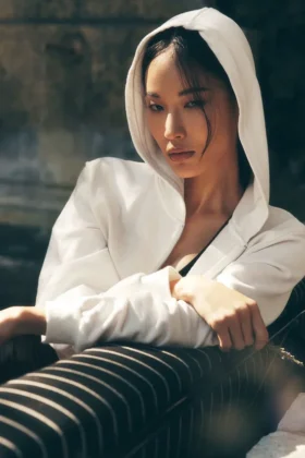 Sweet Escape Fermuarlı Kapüşonlu Kapüşonlu Sweatshirt - Fildişi