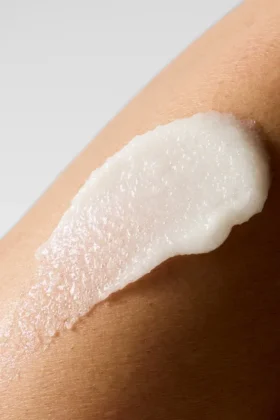 Yenileyici ve Işıltı Veren Vücut Peelingi